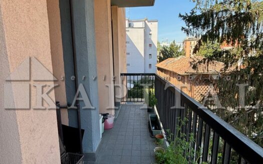 2 LOCALI CON BALCONE