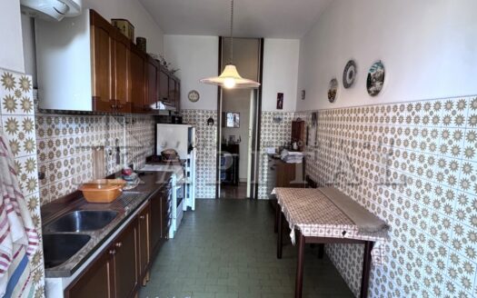 AMPIO DUE LOCALI CON BOX