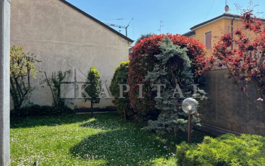 2 LOCALI CON BALCONE
