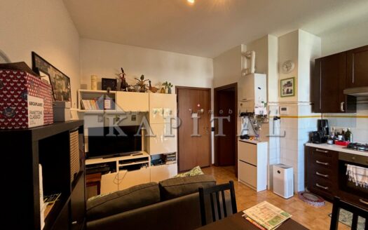 2 LOCALI CON BALCONE