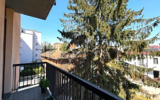 2 LOCALI CON BALCONE