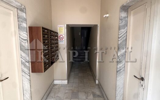 DUE LOCALI CON BALCONE