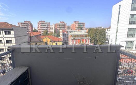 DUE LOCALI CON BALCONE