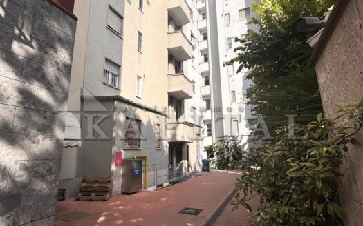DUE LOCALI CON BALCONE