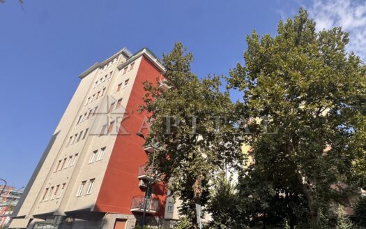 DUE LOCALI CON BALCONE