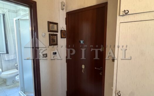 DUE LOCALI CON BALCONE