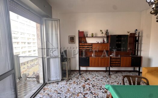 DUE LOCALI CON BALCONE