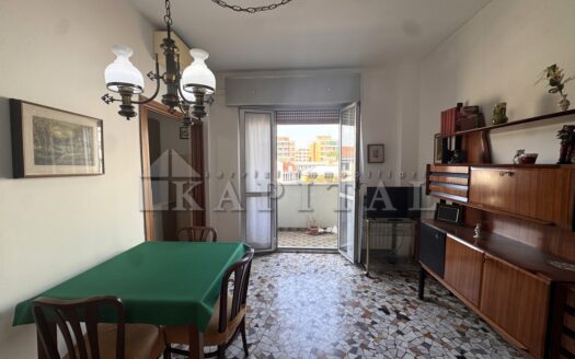 DUE LOCALI CON BALCONE