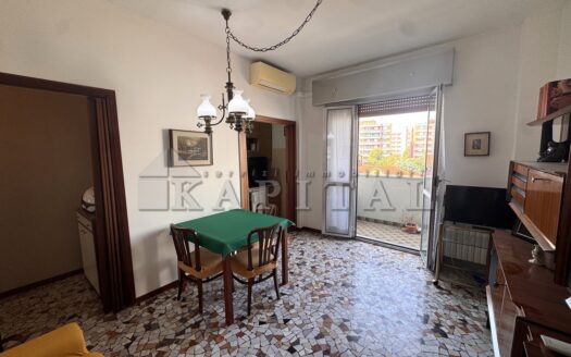 DUE LOCALI CON BALCONE