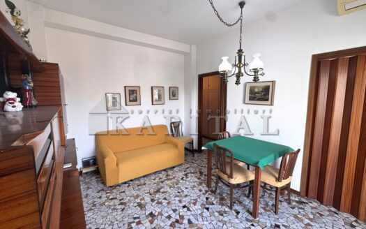 DUE LOCALI CON BALCONE