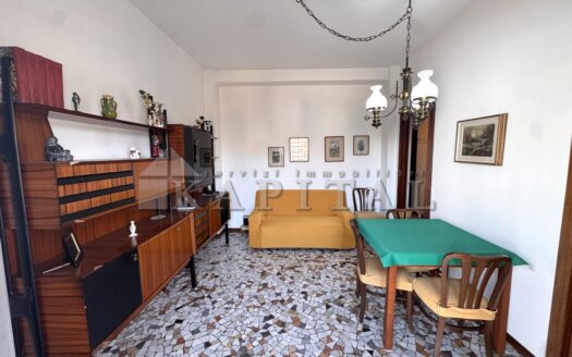 DUE LOCALI CON BALCONE