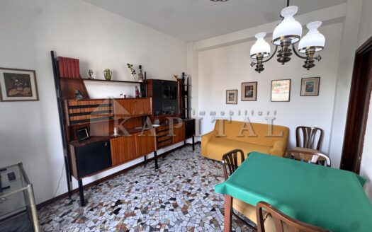 DUE LOCALI CON BALCONE